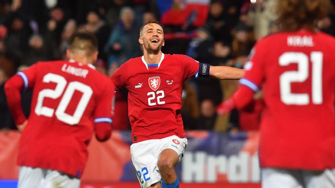 拳击对手！英足总官方：卢顿后卫马科索因暴力行