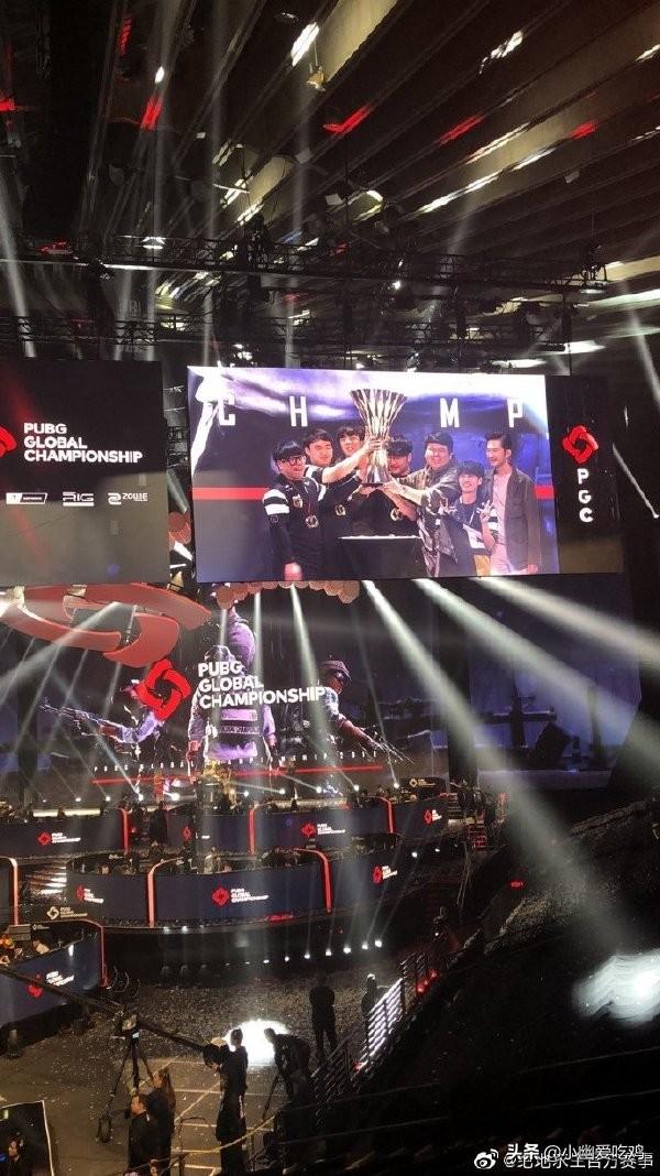 利物浦3-2十人纽卡，恩古莫哈绝杀，埃基蒂克破门，戈登染红