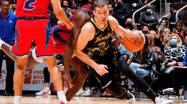 结束70年冠军荒！纽卡官方：3月29日将举行联赛杯夺冠游行.